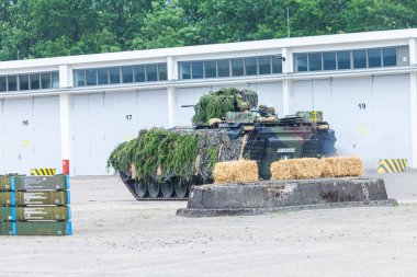 Augustdorf / Almanya - 15 Haziran 2019: Alman piyade savaş aracı Marder, Bundeswehr 2019'un halka açık etkinliği Günü'nde taktik gösteriye katıldı.