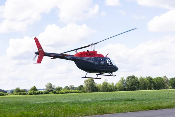 Буэккебург Германия Июня 2019 Года Bell 206B Jetranger Iii Летит — стоковое фото