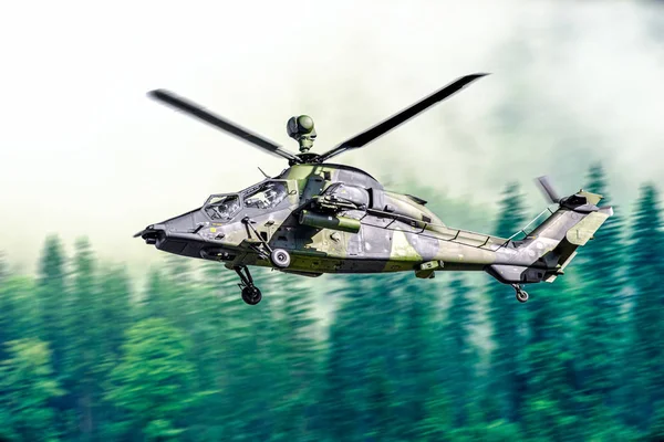 Німецький Військовий Ударний Вертоліт Польоті — стокове фото