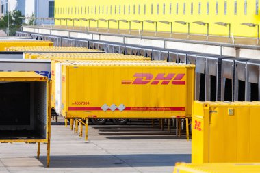 Nürnberg / Almanya - 4 Ağustos 2019: Nürnberg'de uluslararası kurye, parsel ve ekspres posta şirketi Dhl'den navlun logisitc merkezi.
