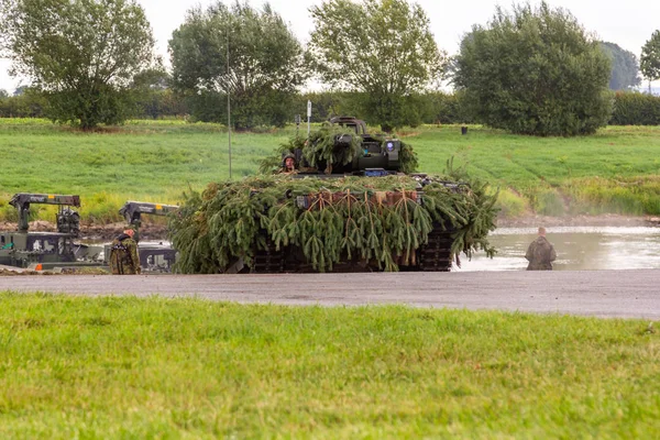 Minden Germania Settembre 2019 Panzerpionierbattaillon Addestrato Carro Armato Attraversare Fiume — Foto Stock