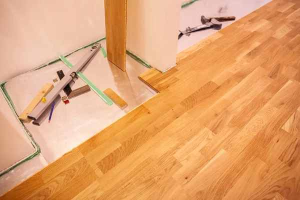 Installing parquet in a floor house room