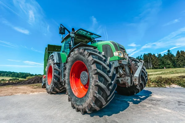 Bavaria Germany Ağustos 2020 Yükleyici Vagonlu Fendt Traktörü Bir Biyogaz — Stok fotoğraf