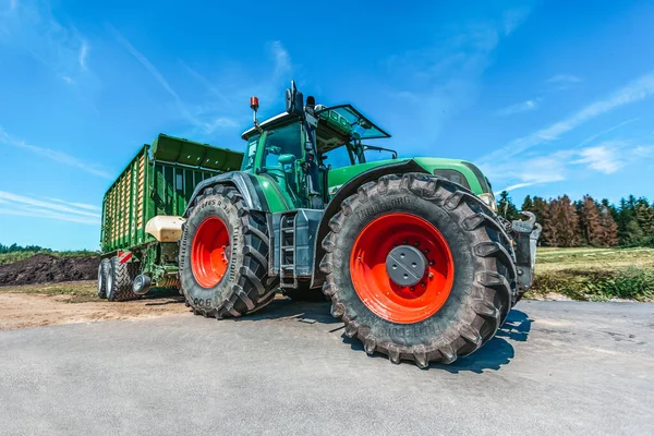 Bayern Deutschland August 2020 Fendt Traktor Mit Ladewagen Arbeitet Einer — Stockfoto