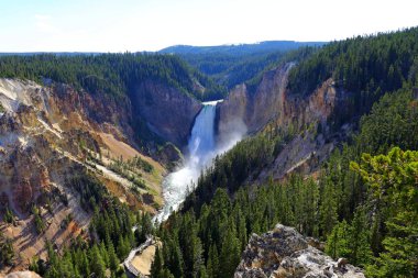 Uyanık düşme noktası, Grand Canyon, Yellowstone Milli Parkı, Wyoming, Amerika daha düşük