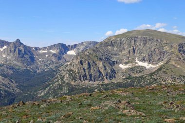 İz Ridge Road, Rocky Dağı Milli Parkı, Colorado, ABD den manzaralar.