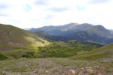 İz Ridge Road, Rocky Dağı Milli Parkı, Colorado, ABD den manzaralar.