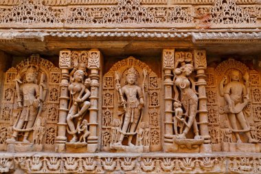 Rani ki Vav, patan 'da Saraswati Nehri 'nin kıyısında bir step kuyusu. Türkiye 'Nin Gujarat bölgesinde UNESCO Dünya Mirası
