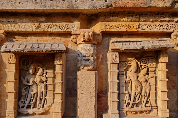 Rani ki Vav, patan 'da Saraswati Nehri 'nin kıyısında bir step kuyusu. Türkiye 'Nin Gujarat bölgesinde UNESCO Dünya Mirası
