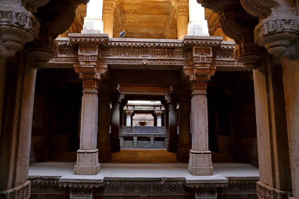 Adalaj Stepwell 是印度古吉拉特邦 Ahmedabad Adalaj 村的一座印度教建筑 — 图库照片