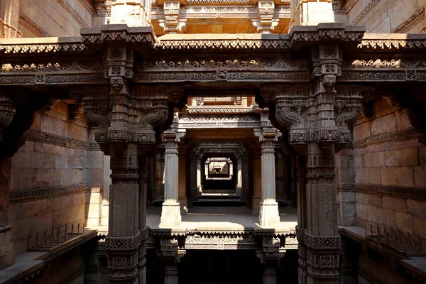 Adalaj Stepwell Edificio Hindú Pueblo Adalaj Cerca Ahmedabad Estado Indio —  Fotos de Stock