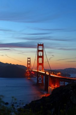 Golden gate Köprüsü san francisco Kaliforniya güneş battıktan sonra.