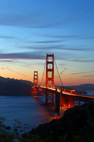 Golden gate Köprüsü san francisco Kaliforniya güneş battıktan sonra.