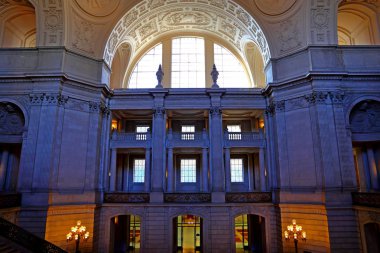 San Francisco City Hall'un iç mekanı, San Francisco, Amerika Birleşik Devletleri'ndeki turistik mekanlardan biri 