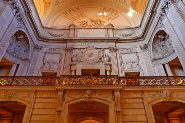 San Francisco City Hall'un iç mekanı, San Francisco, Amerika Birleşik Devletleri'ndeki turistik mekanlardan biri 