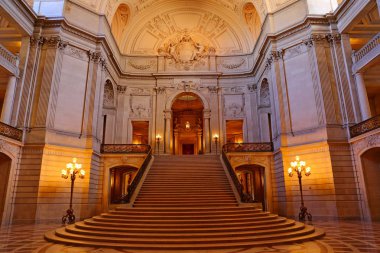 San Francisco City Hall'un iç mekanı, San Francisco, Amerika Birleşik Devletleri'ndeki turistik mekanlardan biri 