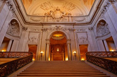 San Francisco City Hall'un iç mekanı, San Francisco, Amerika Birleşik Devletleri'ndeki turistik mekanlardan biri 