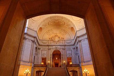 San Francisco City Hall'un iç mekanı, San Francisco, Amerika Birleşik Devletleri'ndeki turistik mekanlardan biri 