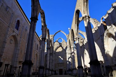 Lizbon Portekiz Carmo Manastırı kalıntıları (Mount Carmel Our Lady Manastırı)