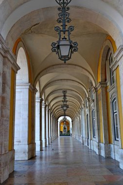 Güzel fenerler Lizbon, Portekiz Comercio (Ticaret Meydanı) Praca kemer asılı