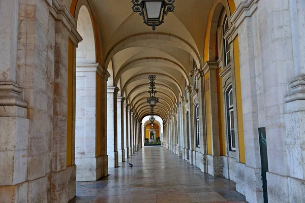 Beautiful Lanterns Hanging Archway Praca Comercio Commerce Square Lisbon Portugal — Stock Photo, Image