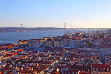 Lizbon Tarihi Cityscape, eski şehir Alfama görünümü, Lizbon Portekiz