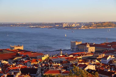 Lizbon Tarihi Cityscape, eski şehir Alfama görünümü, Lizbon Portekiz