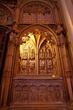 Santa Iglesia Katedrali Primada de Toledo, Katedral Primada Santa Maria de Toledo, İspanya Mudejar Gotik stilinde inşa edilmiştir..