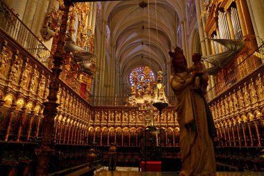 Santa Iglesia Katedrali Primada de Toledo, Katedral Primada Santa Maria de Toledo, İspanya Mudejar Gotik stilinde inşa edilmiştir..