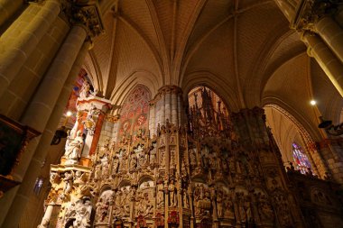 Santa Iglesia Katedrali Primada de Toledo, Katedral Primada Santa Maria de Toledo, İspanya Mudejar Gotik stilinde inşa edilmiştir..