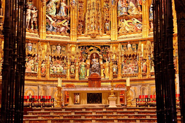 Санта-Мария-де-Табадо, Испания, построена в готическом стиле Мудехар
.