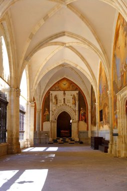 Santa Iglesia Katedrali Primada de Toledo, Katedral Primada Santa Maria de Toledo, İspanya Mudejar Gotik stilinde inşa edilmiştir..