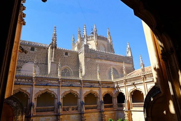 モナステリオ フアン レイエスのゴシック カッポラまたはトレドの王の聖ヨハネ修道院 スペイン — ストック写真