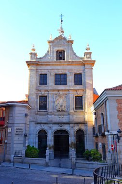 Victoria Eugenia ve Alfonso Xiii anıtı ve Silahlı Kuvvetler Kilisesi Iglesia Catredral de las Fuerzas Armadas