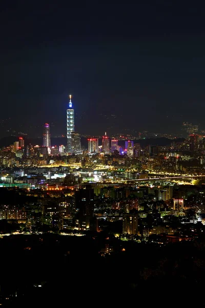 现代城市台北 夜景建筑俯瞰着台湾的首都 — 图库照片