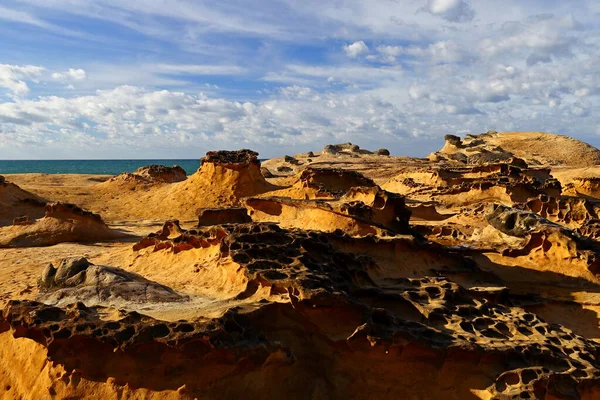 Yehliu Geopark 'taki doğal kaya oluşumu, Wanli, New Taipei City, Tayvan' ın en ünlü harikalarından biri..