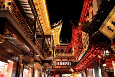 Yuyuan (Yu Garden) Eski Cadde, Şangay 'da geleneksel stil binaların yiyecek, hediyelik eşya ve el sanatları sattığı tarihi bir alışveriş bölgesi.