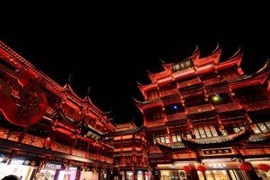 Yuyuan (Yu Garden) Eski Cadde, Şangay 'da geleneksel stil binaların yiyecek, hediyelik eşya ve el sanatları sattığı tarihi bir alışveriş bölgesi.