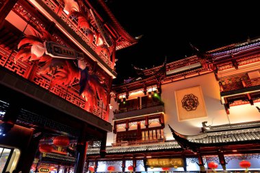 Yuyuan (Yu Garden) Eski Cadde, Şangay 'da geleneksel stil binaların yiyecek, hediyelik eşya ve el sanatları sattığı tarihi bir alışveriş bölgesi.