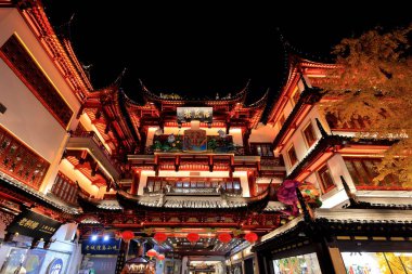 Yuyuan (Yu Garden) Eski Cadde, Şangay 'da geleneksel stil binaların yiyecek, hediyelik eşya ve el sanatları sattığı tarihi bir alışveriş bölgesi.