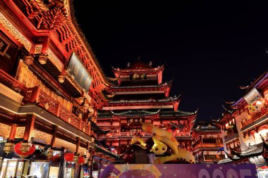 Yuyuan (Yu Garden) Eski Cadde, Şangay 'da geleneksel stil binaların yiyecek, hediyelik eşya ve el sanatları sattığı tarihi bir alışveriş bölgesi.