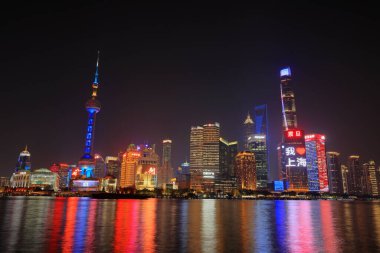 Şangay Pudong gökdeleni, Çin 'in Şangay şehrinin en ünlü yerlerinden biri olan The Bund' ın manzarası.