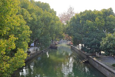 Zhujiajiao Antik Kenti, Eski bir su kasabası ve su yolları olan bir turistik bölge, Qingpu, Şangay Çin 'deki eski binalar. 