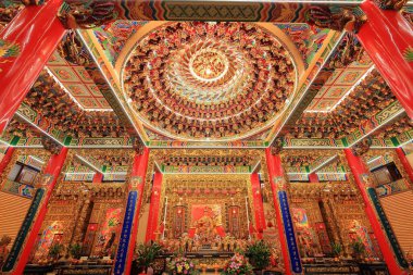 Sunfong Tapınağı, Taoist bir tapınak Kaohsiung, Tayvan 'daki tanrı Nezha' ya adanmıştır. 