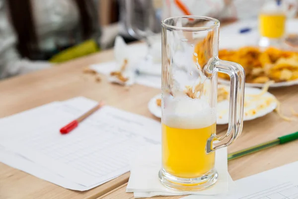 Bierverkostung Seminar Über Bierverkostung Bierkrug Steht Auf Dem Tisch Neben — Stockfoto