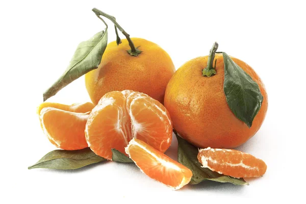 Tangerinas Isoladas Sobre Fundo Branco — Fotografia de Stock