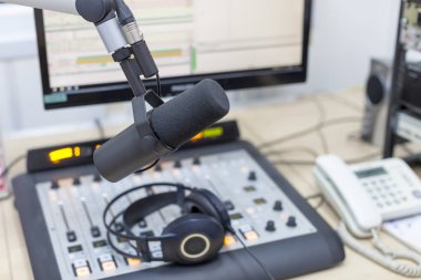 kulaklıklar üzerinde ekolayzer vardır