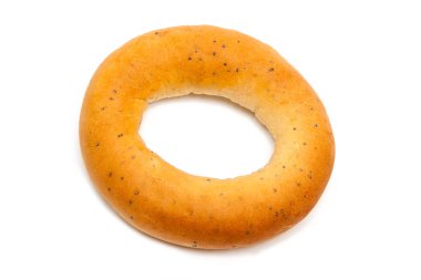 Beyaz arka plan üzerinde izole haşhaş tohumu ile simit