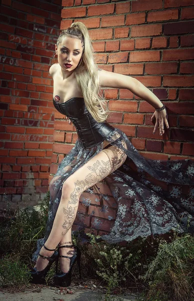 Blonde Girl Tattoos Leather Corset Brick Wall Background — Stock Photo, Image
