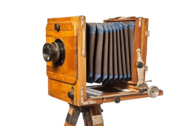 Beyaz arka plan yakın çekim izole tripod üzerinde Vintage fotoğraf makinesi